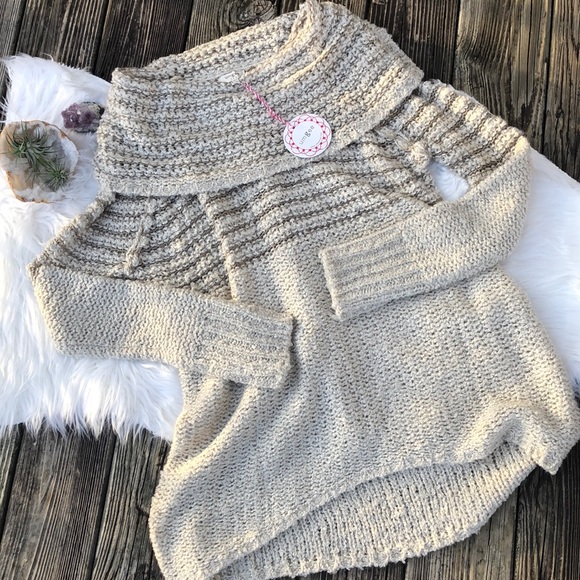 Umgee Sweaters - New Umgee off the shoulder sweater